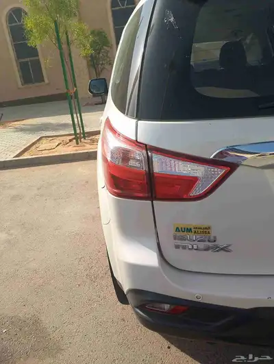 ايسوزو موديل 2020 استخدام واحد ديزل ماشي 100الف قابل زياده 0