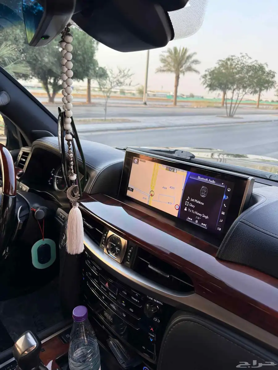 Lexus LX570 S Black Edition 12
