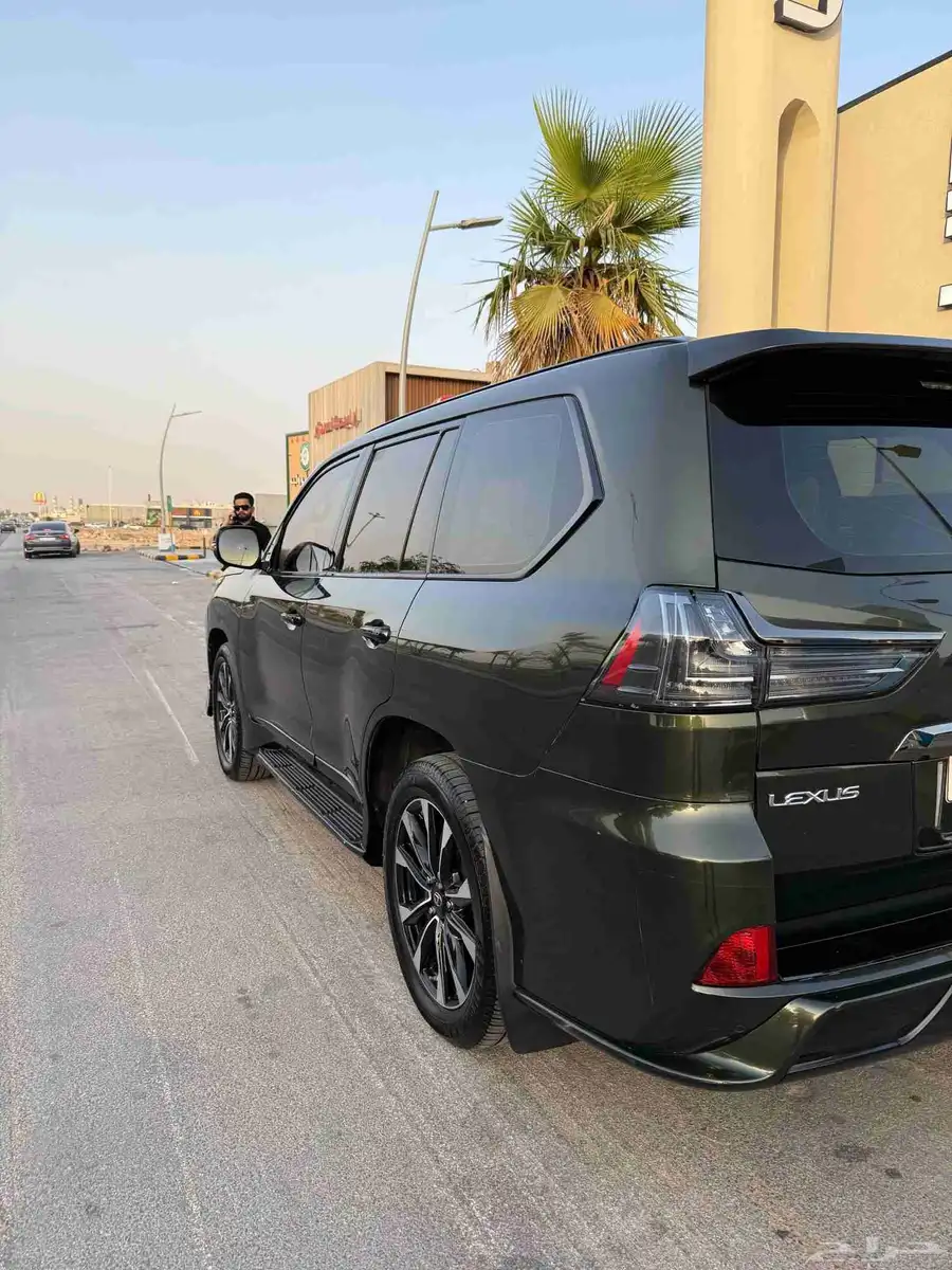 Lexus LX570 S Black Edition 0