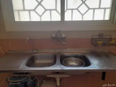 للبيع مغسله مع حوضها واغراضها 0