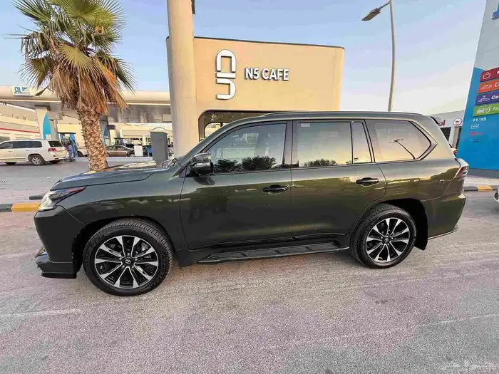 Lexus LX570 S Black Edition 1