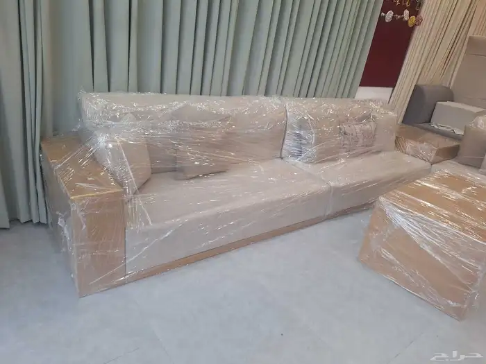 عندي هذا كنب جديد ابغي بيع مع الطاوله 1