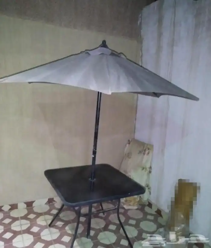 طاولة عدد 2 وحوض سمك واقفاص طيور للبيع 0