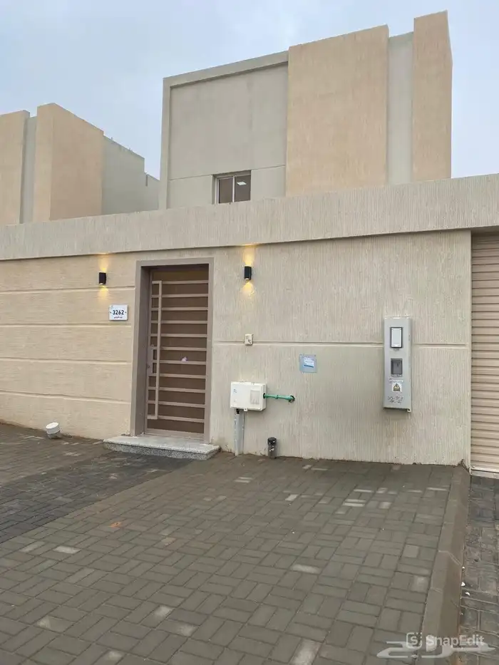 فيلا للايجار بحي الجنادريه 0