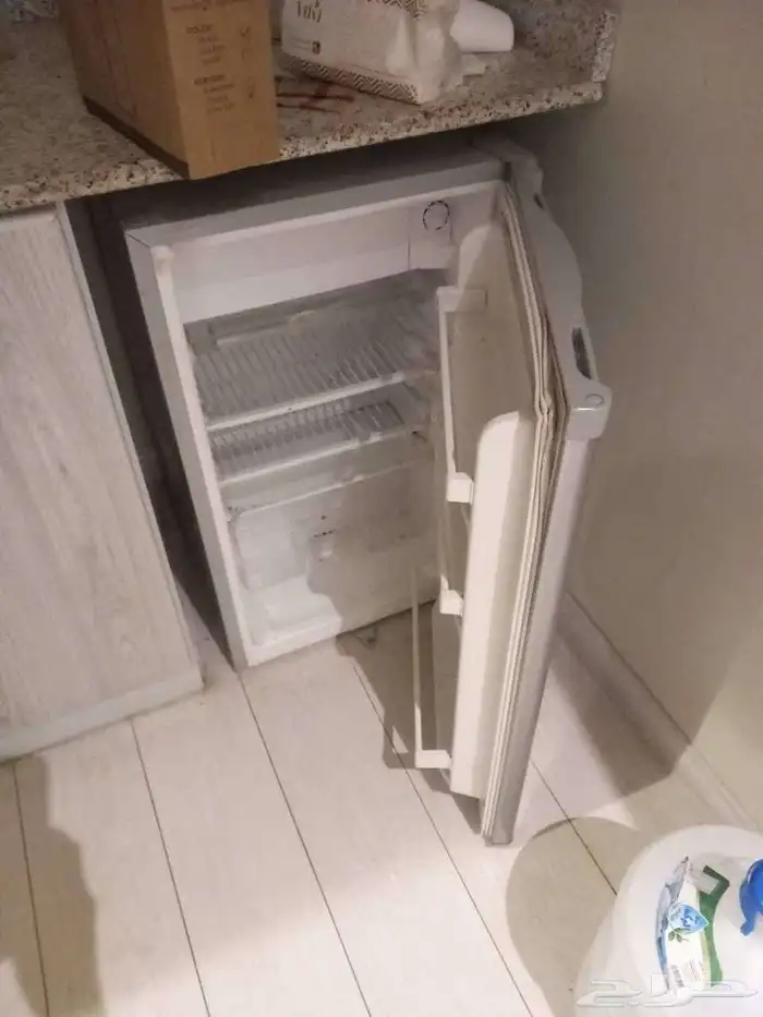 للبيع مكتب كامل نضيييف جدا شبه جديد 6