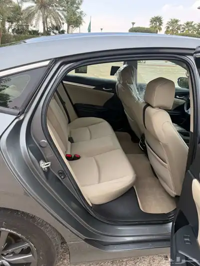 Honda civic 2020 semi loaded 9