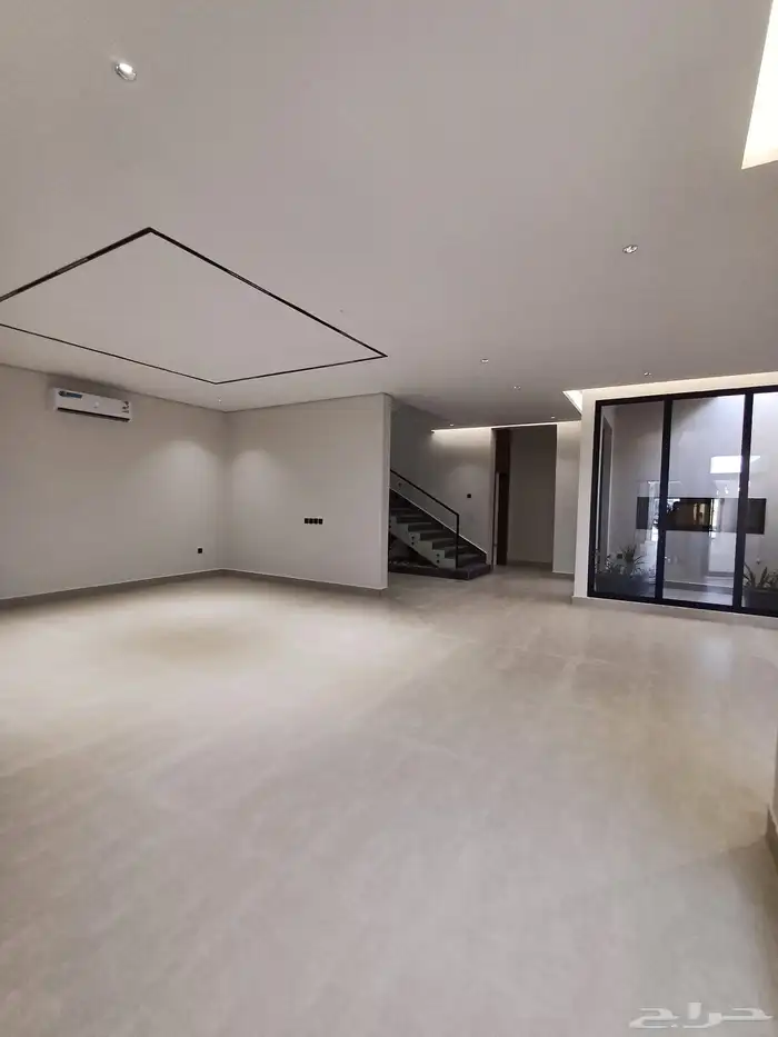 للبيع تاون هاوس ارضي حي غصون 4