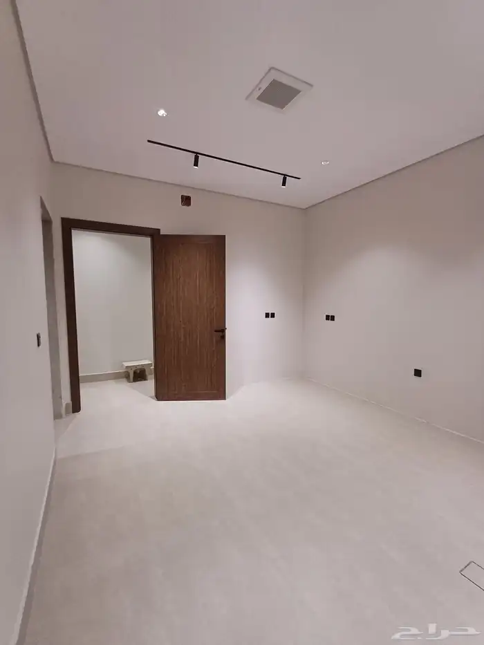 للبيع تاون هاوس ارضي حي غصون 8