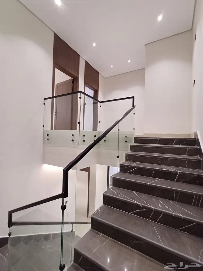 للبيع تاون هاوس ارضي حي غصون 9