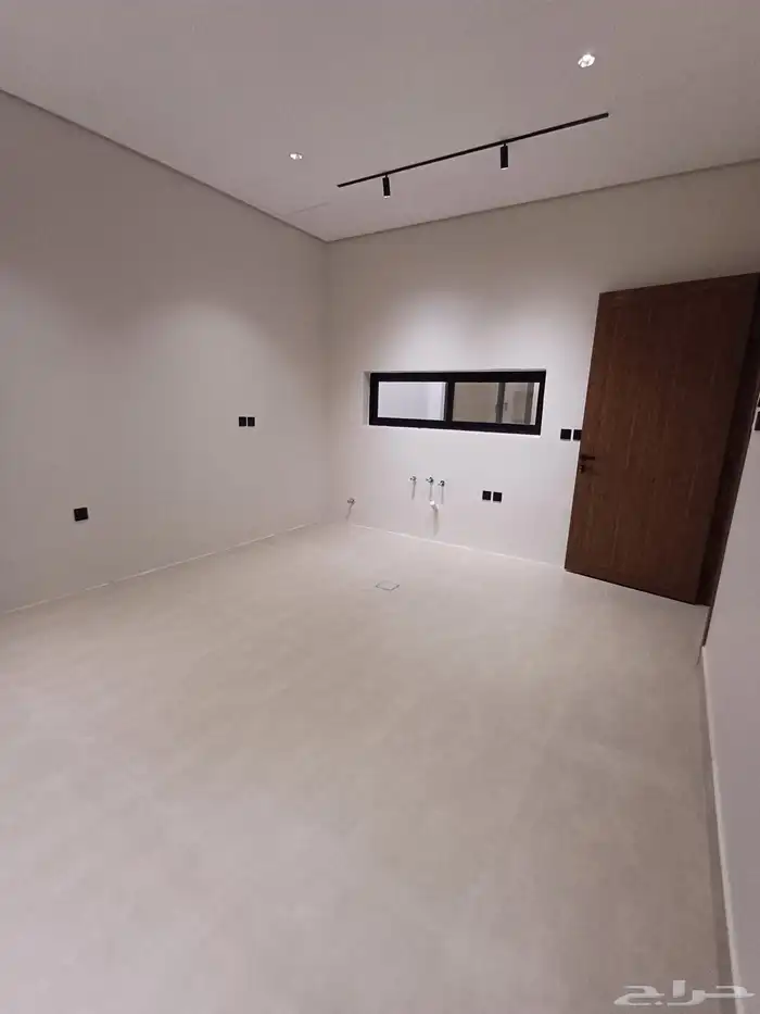 للبيع تاون هاوس ارضي حي غصون 7