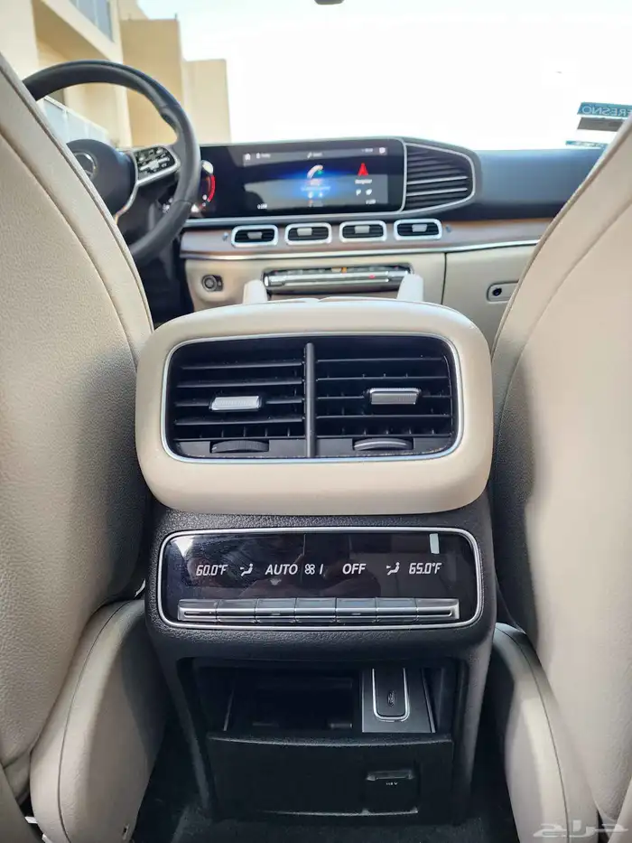 مرسيدس GLE350 2021 لون ذهبي نايت باكج 4