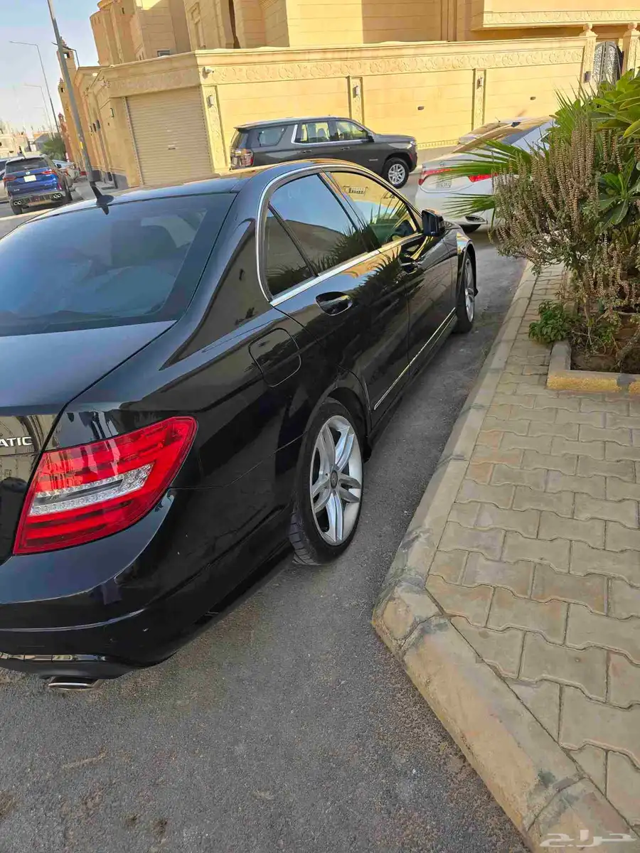 مرسيدس C300 بحالة الوكالة 13