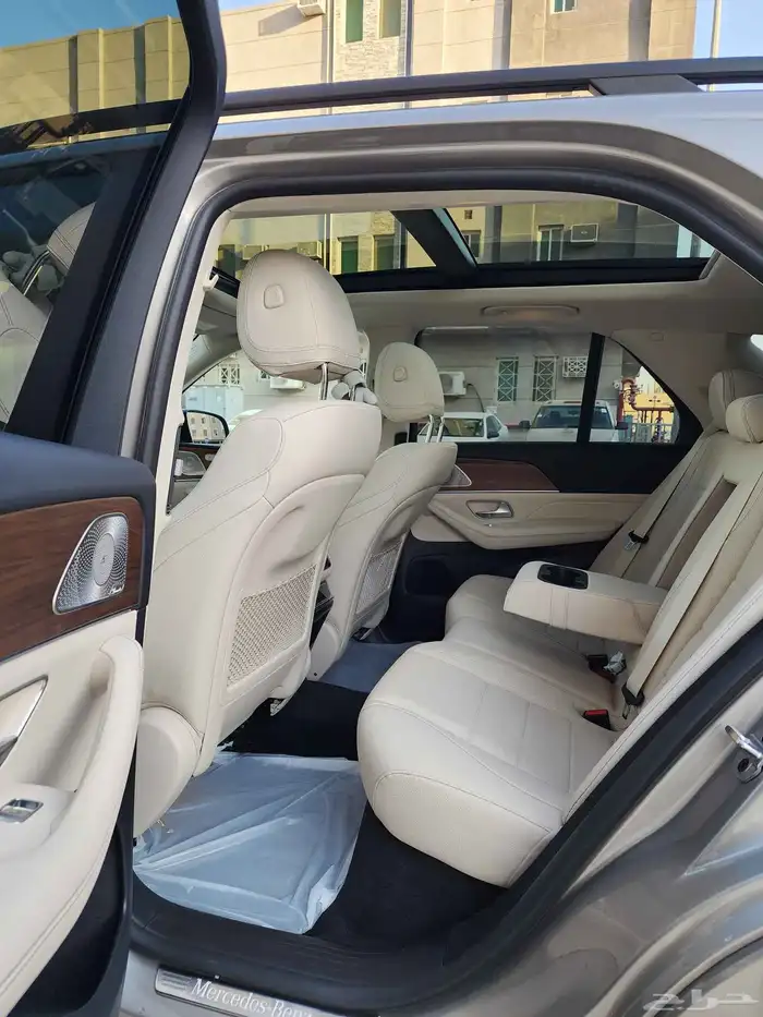 مرسيدس GLE350 2021 لون ذهبي نايت باكج 5