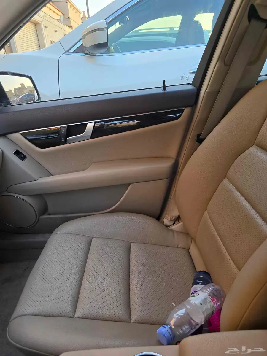 مرسيدس C300 بحالة الوكالة 8
