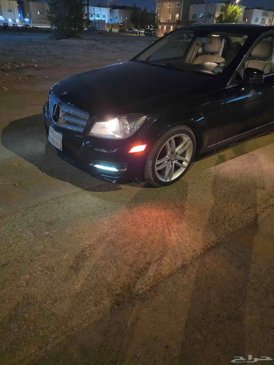 مرسيدس C300 بحالة الوكالة 4