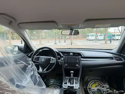 Honda civic 2020 semi loaded 3