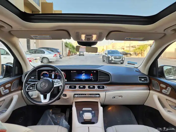 مرسيدس GLE350 2021 لون ذهبي نايت باكج 2