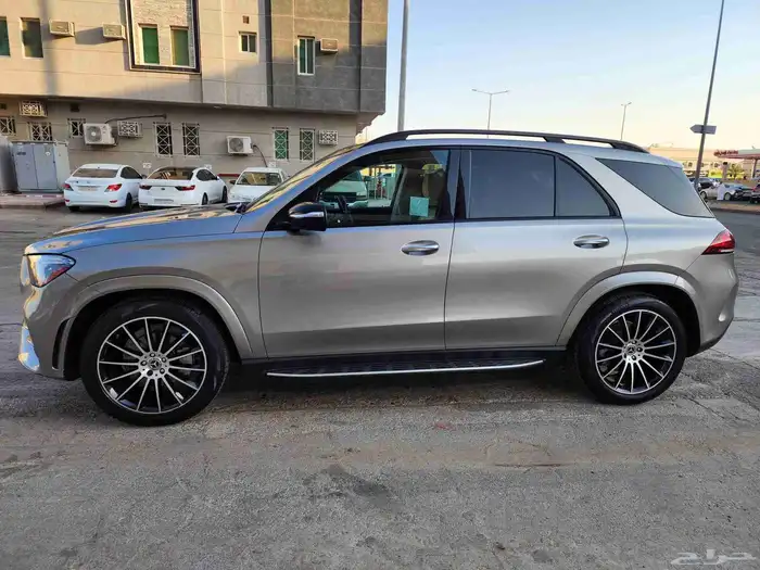 مرسيدس GLE350 2021 لون ذهبي نايت باكج 12