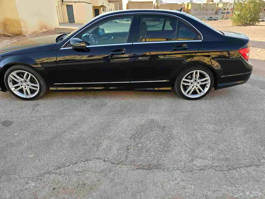 مرسيدس C300 بحالة الوكالة 14
