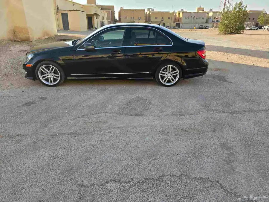 مرسيدس C300 بحالة الوكالة 16