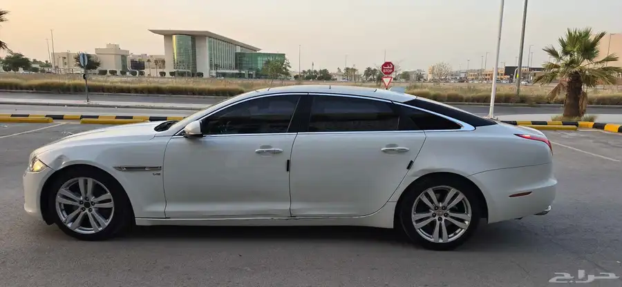 جاكوار xj l للبيع او البدل المناسب 4