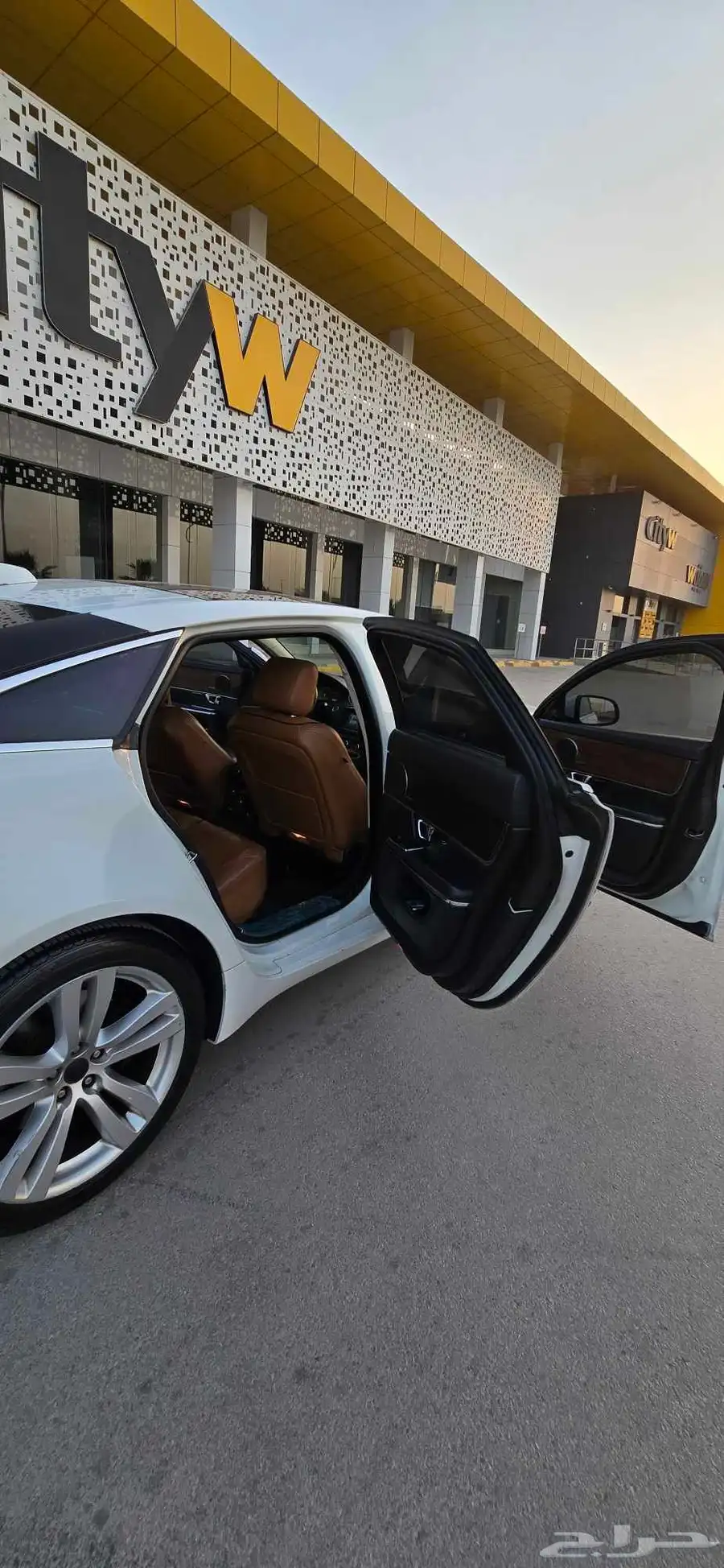 جاكوار xj l للبيع او البدل المناسب 8