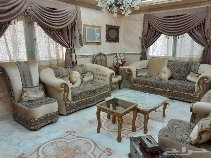 مجلس نظيف..ومكتبة 0