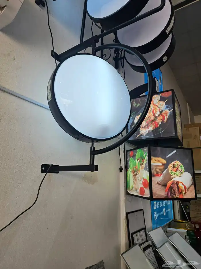 لوحات حروف وكلادينج وأسوار مشاريع ومطبوعات وبنر وستيكر هدايا 28