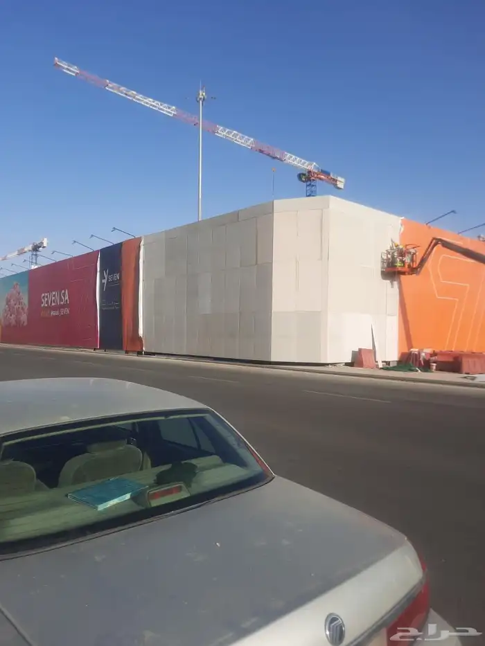 لوحات حروف وكلادينج وأسوار مشاريع ومطبوعات وبنر وستيكر هدايا 19