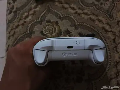 اكس بوكس ون مع اليد 5