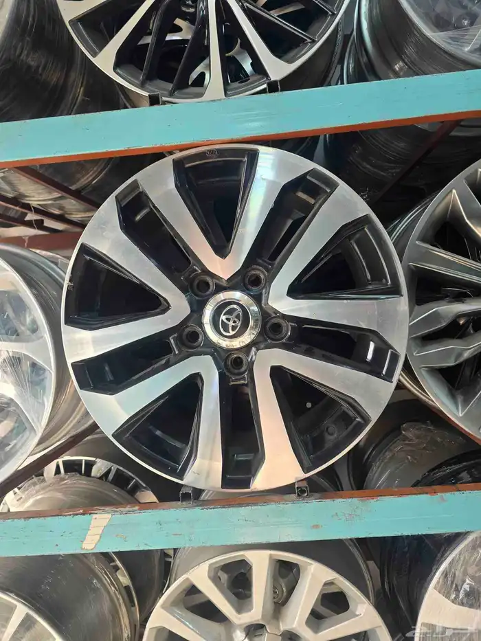 السلا عليكم يوجد لديناا جنوط جيب مديل 19 اصلي وكاله مقاس 20 0