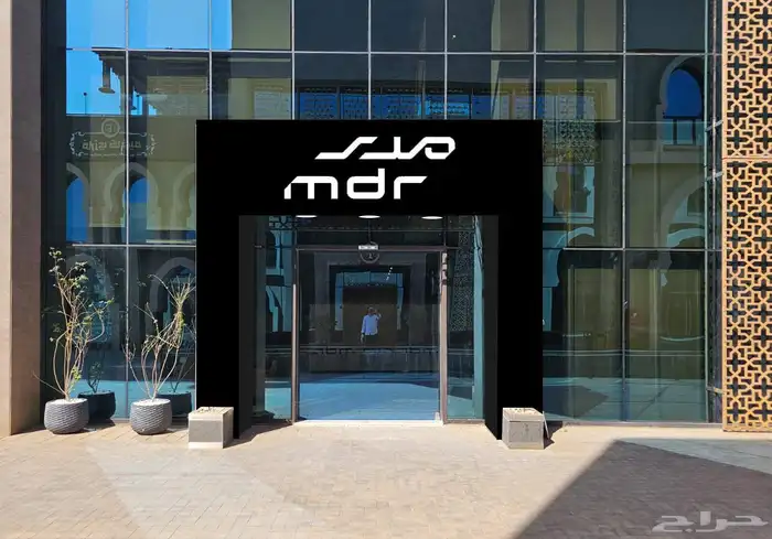 لوحات حروف وكلادينج وأسوار مشاريع ومطبوعات وبنر وستيكر هدايا 2