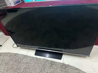 شاشتين مكسورة مقاس 65و40للبدل باي شئ 2