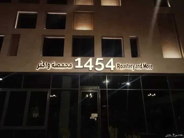 لوحات حروف وكلادينج وأسوار مشاريع ومطبوعات وبنر وستيكر هدايا 13