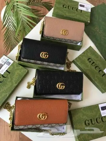 يوجد لدينا جميع انوع الشنط جمله وقطاعي 9