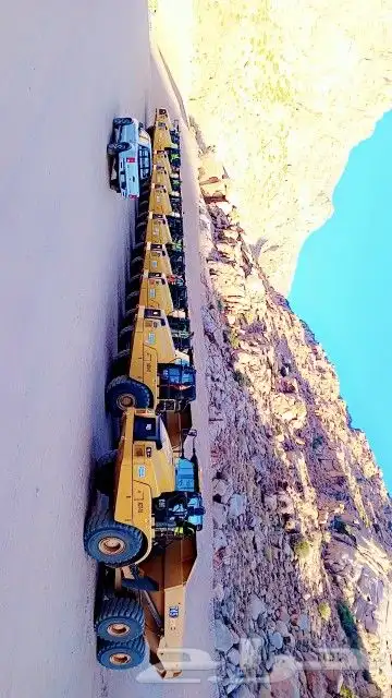 دنابر للأيجار 2023 الحجم 745 وجميع المعدات بوكلينات وشيولات 0