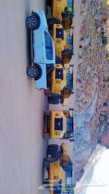 دنابر للأيجار 2023 الحجم 745 وجميع المعدات بوكلينات وشيولات 2