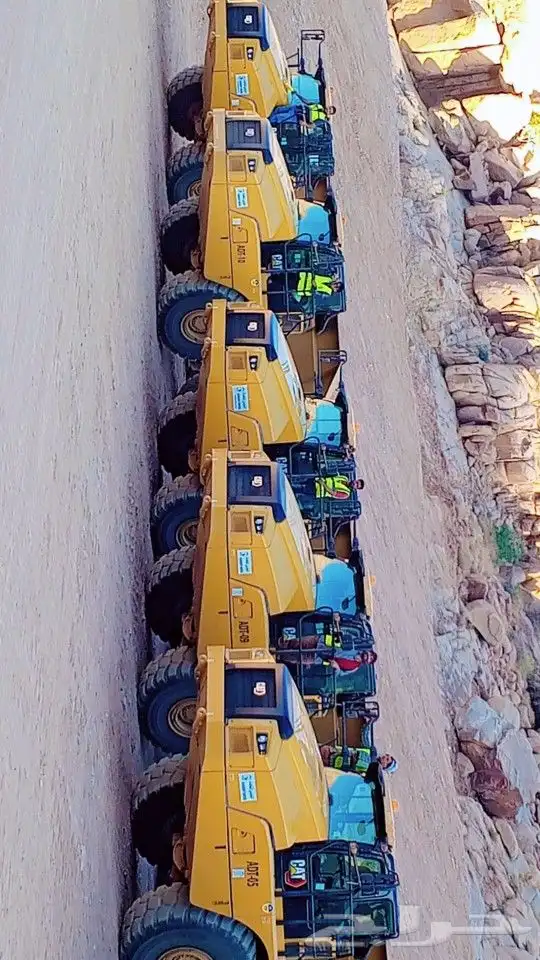 دنابر للأيجار 2023 الحجم 745 وجميع المعدات بوكلينات وشيولات 3