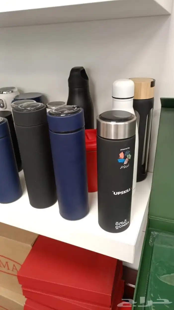 لوحات حروف وكلادينج وأسوار مشاريع ومطبوعات وبنر وستيكر هدايا 12