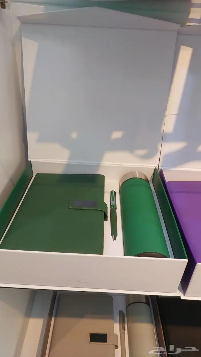 لوحات حروف وكلادينج وأسوار مشاريع ومطبوعات وبنر وستيكر هدايا 11