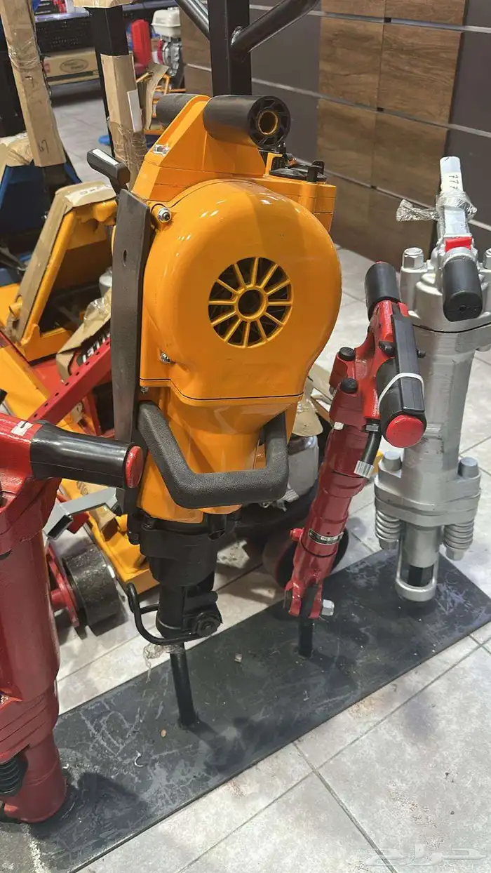 ماكينة لحام كبير نطاط دكاكة هزاز مكينة قص ازفلت 1