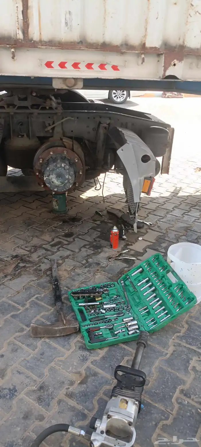 ابحث عن عمل معلم بنشر جميع انواع الكفر ومكنيك 0