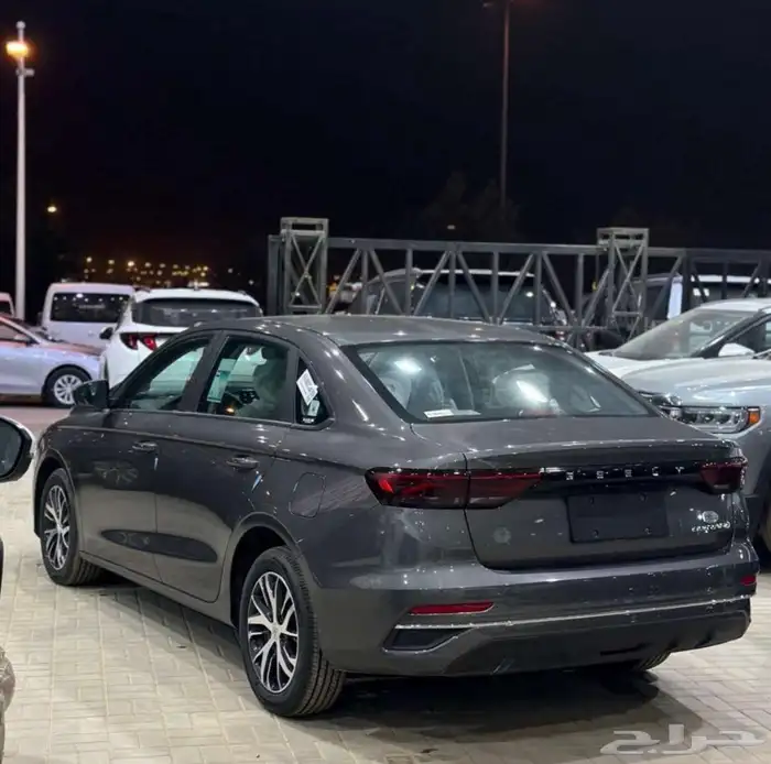 جيلي ام جراند استندر2025 3