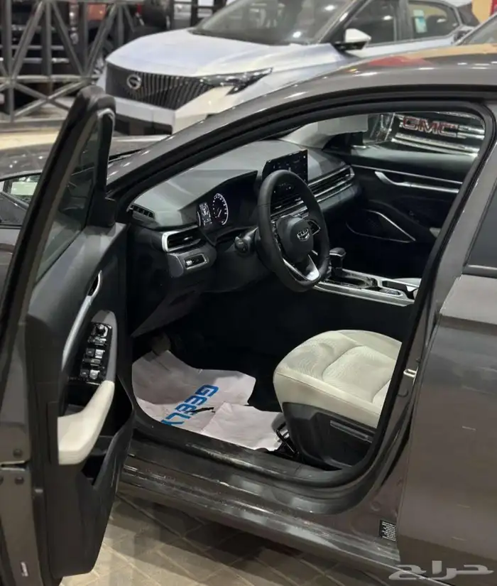 جيلي ام جراند استندر2025 4