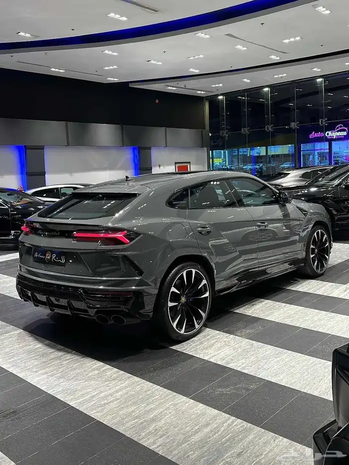 Lamborghini URUS 2022 2