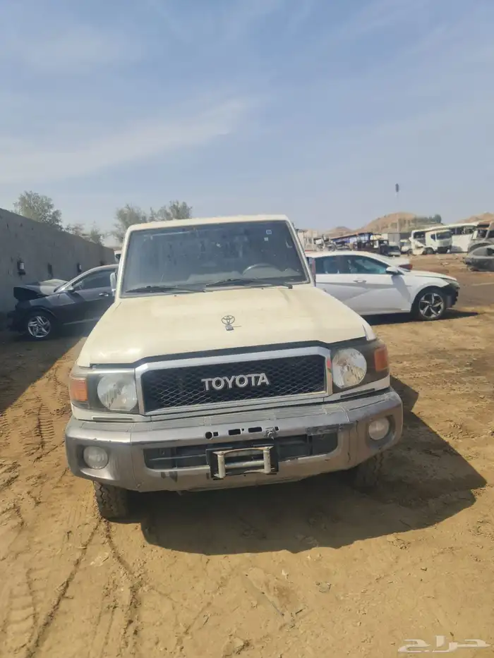 رفرف امامي يسار ربع 2023 ابيض 0