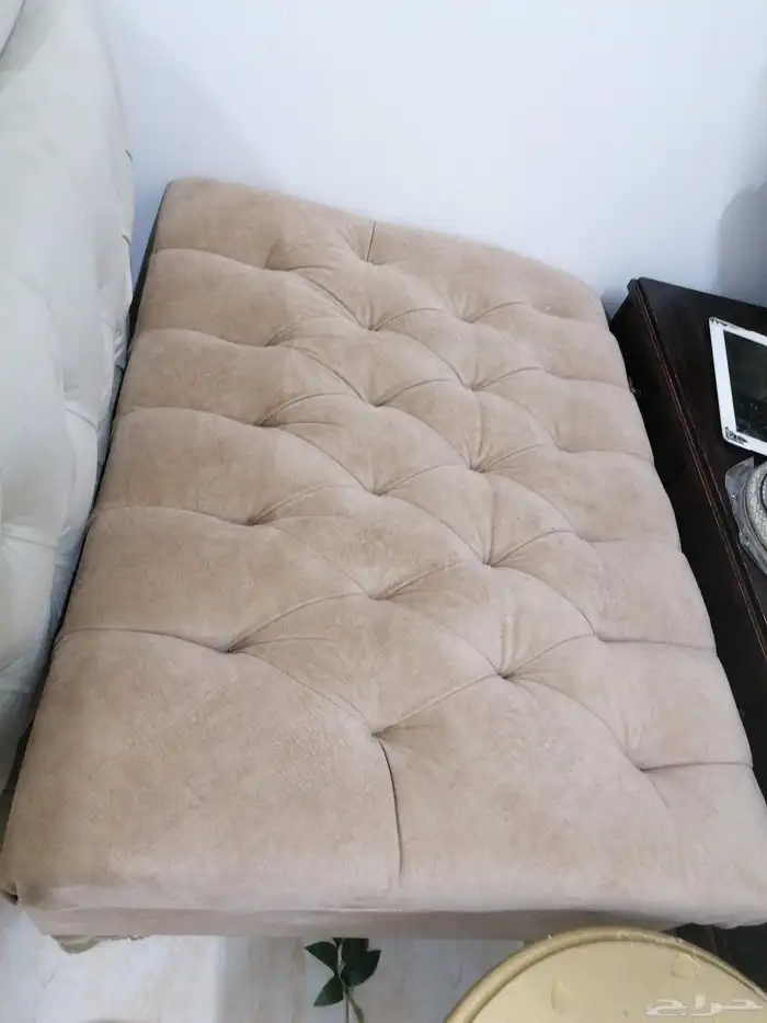 طقم كنب تركي وفازة ومكنسة تنظيف مفروشات 6