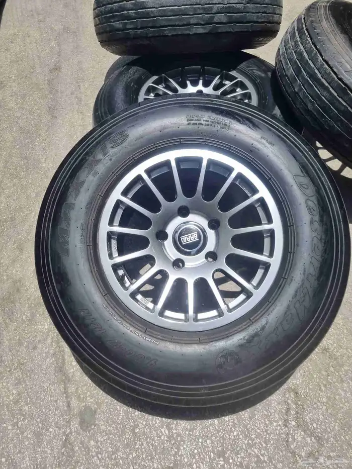 كفرات بلون الكفرات نضيفه مره على الشرت مع جنوط بريد 0