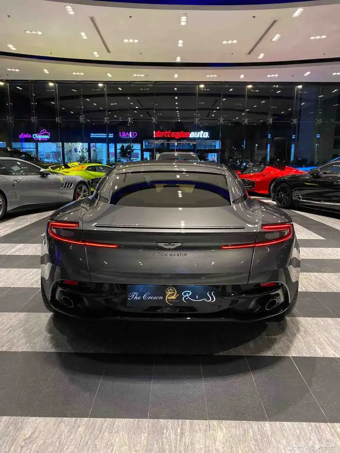 Aston Martin DB11 2020 5