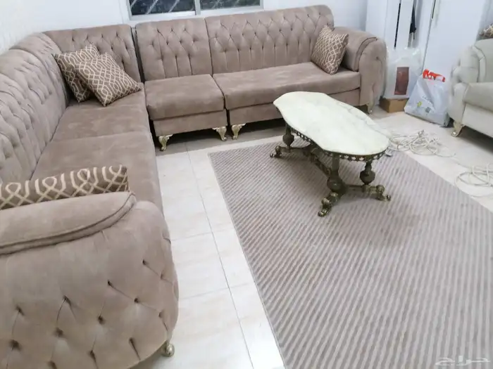 طقم كنب تركي وفازة ومكنسة تنظيف مفروشات 4